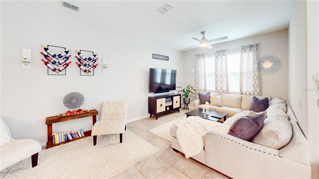 На продажу: $265,000 (3 спален, 2 ванн, 1824 Квадратных фут)