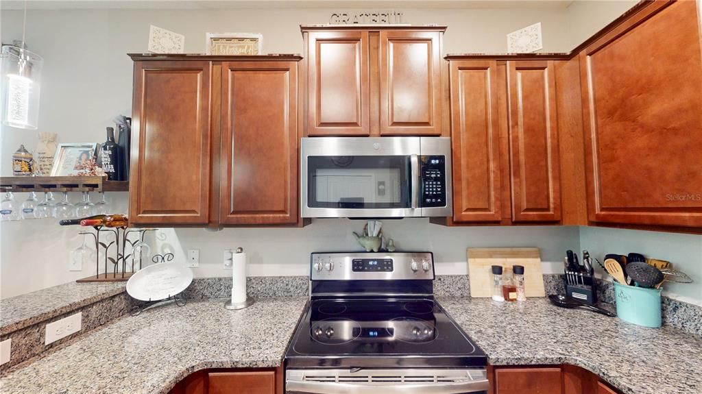 На продажу: $265,000 (3 спален, 2 ванн, 1824 Квадратных фут)