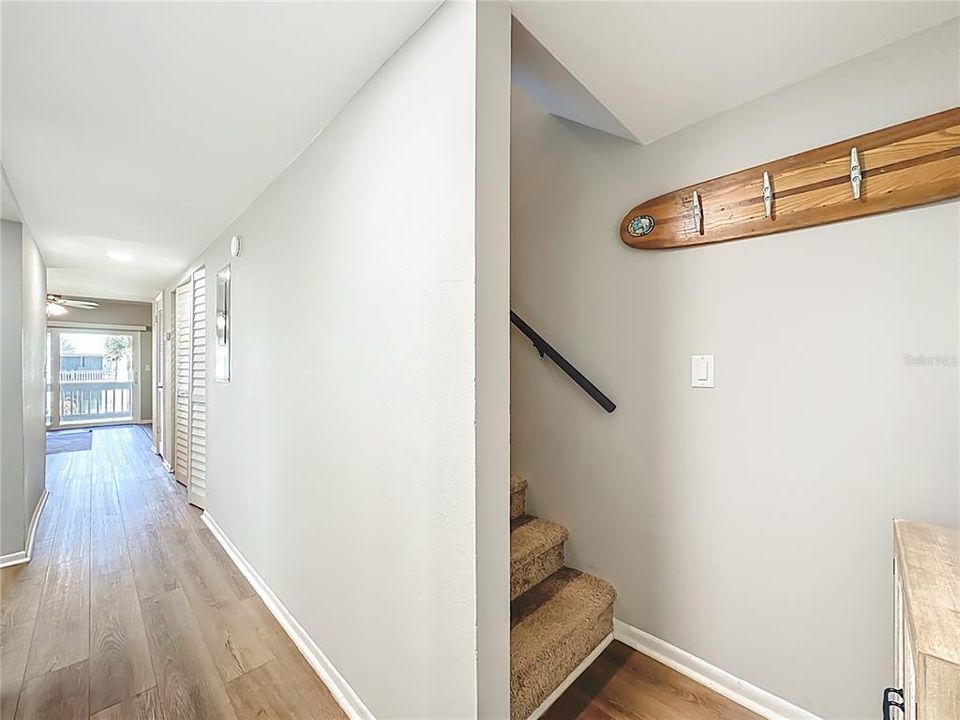 На продажу: $420,000 (2 спален, 1 ванн, 1202 Квадратных фут)