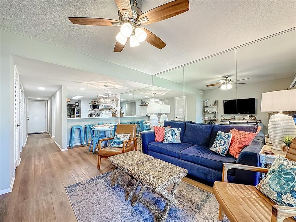 На продажу: $420,000 (2 спален, 1 ванн, 1202 Квадратных фут)