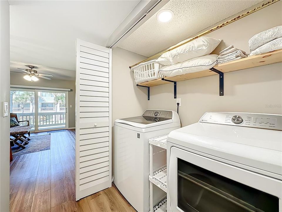 На продажу: $420,000 (2 спален, 1 ванн, 1202 Квадратных фут)