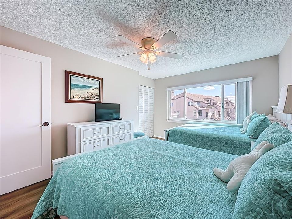 На продажу: $420,000 (2 спален, 1 ванн, 1202 Квадратных фут)