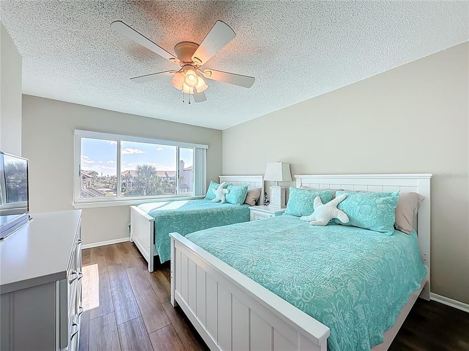 На продажу: $420,000 (2 спален, 1 ванн, 1202 Квадратных фут)