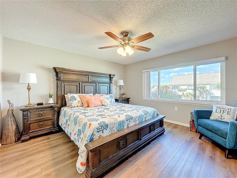 На продажу: $420,000 (2 спален, 1 ванн, 1202 Квадратных фут)