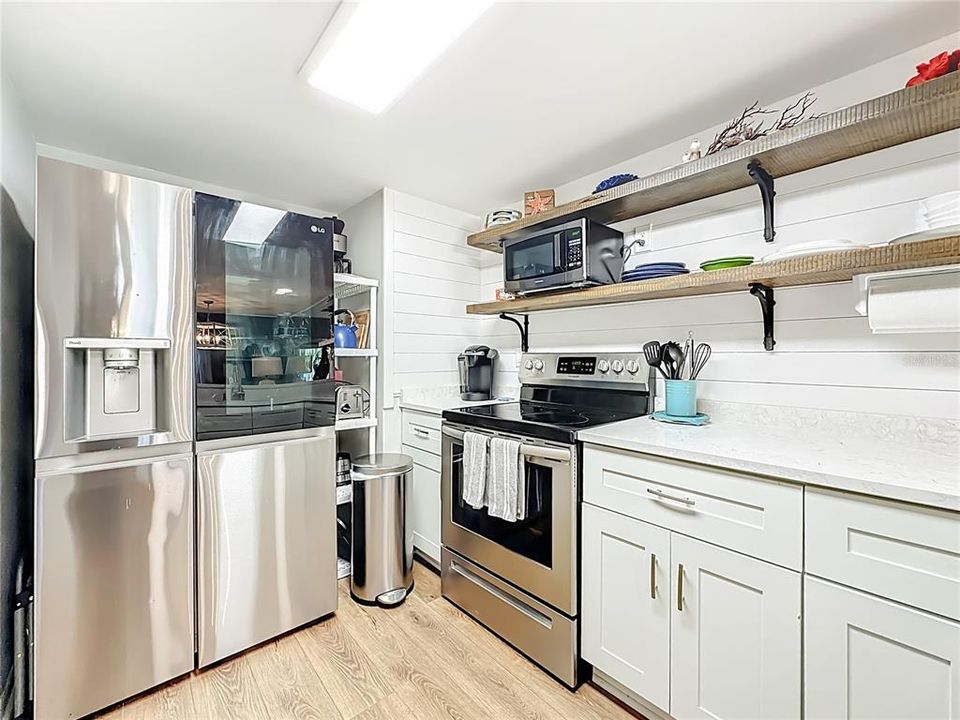 На продажу: $420,000 (2 спален, 1 ванн, 1202 Квадратных фут)