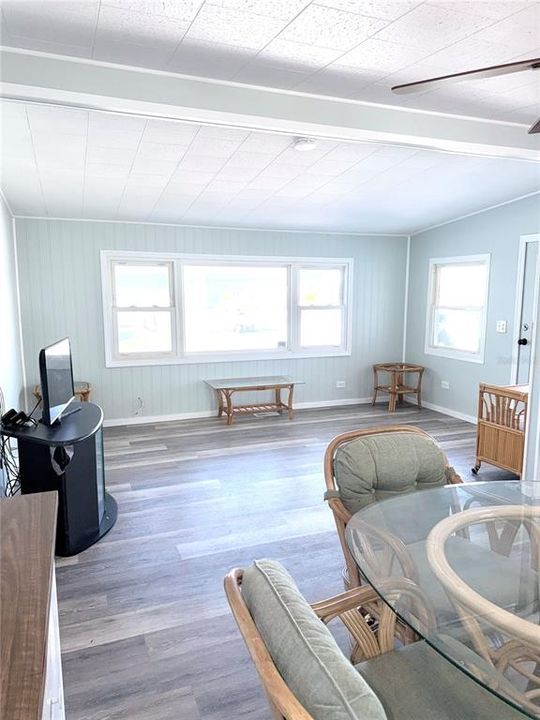 For Sale: $179,900 (3 beds, 1 baths, 1046 Square Feet)