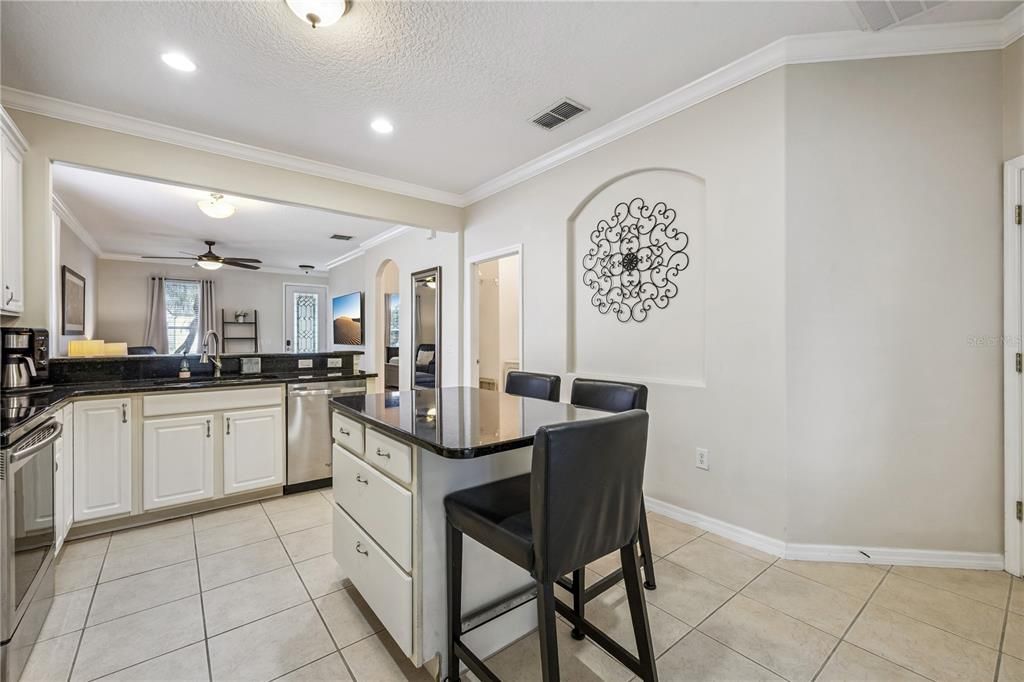 На продажу: $360,000 (2 спален, 2 ванн, 1155 Квадратных фут)