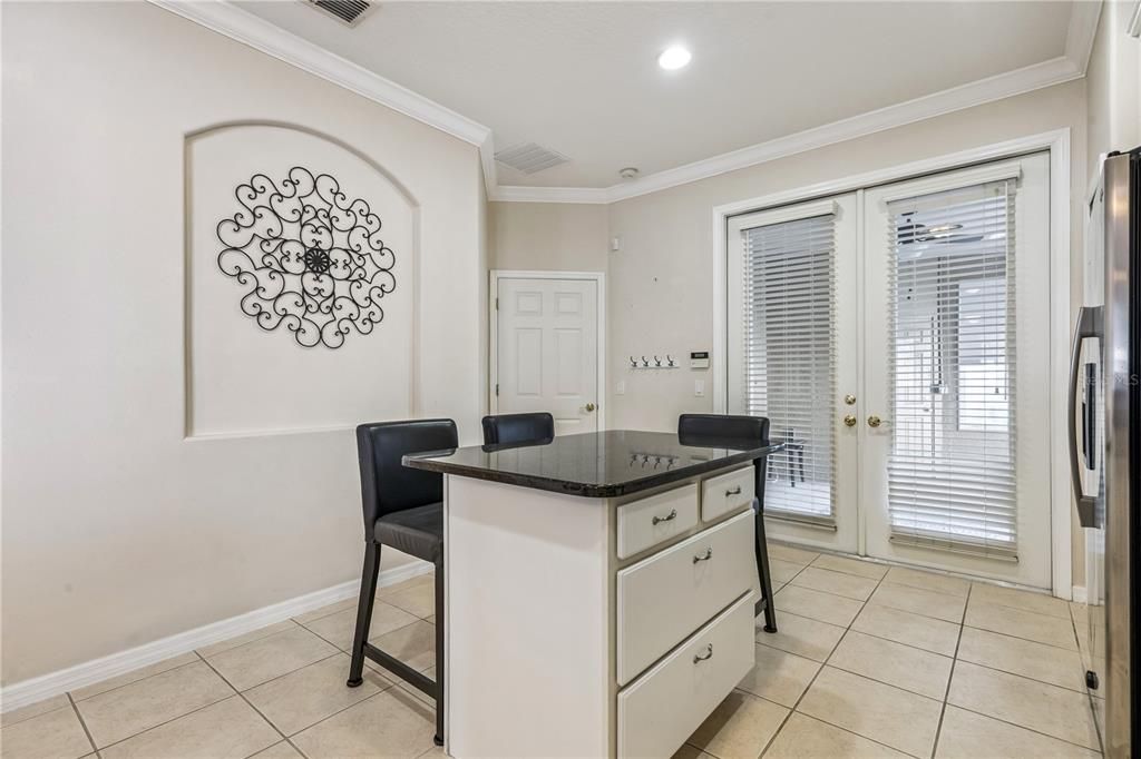 На продажу: $360,000 (2 спален, 2 ванн, 1155 Квадратных фут)