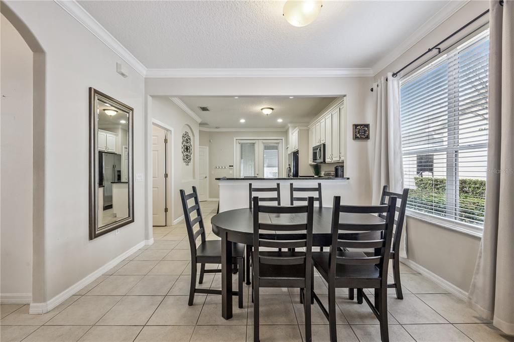 На продажу: $360,000 (2 спален, 2 ванн, 1155 Квадратных фут)