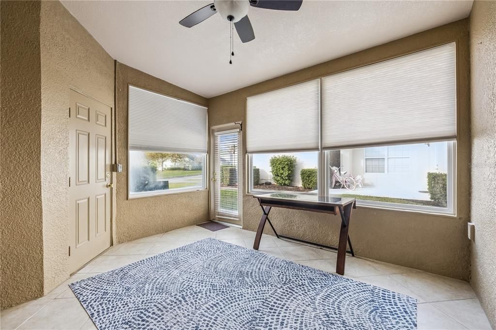 На продажу: $360,000 (2 спален, 2 ванн, 1155 Квадратных фут)