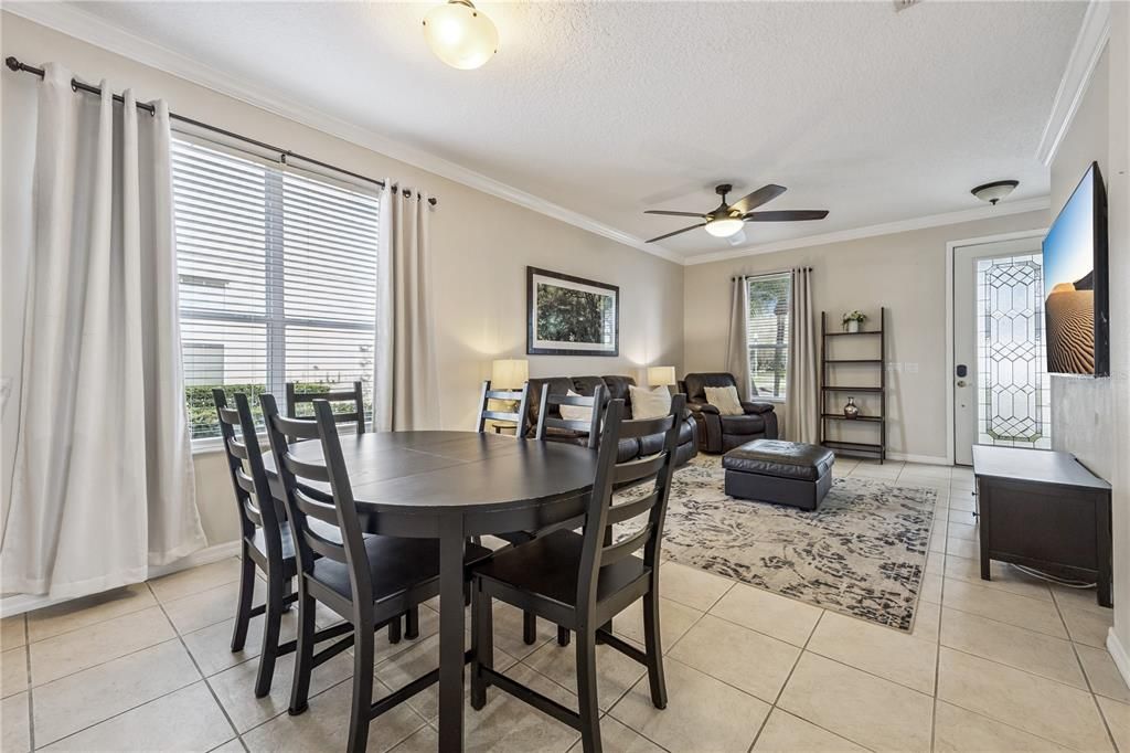 На продажу: $360,000 (2 спален, 2 ванн, 1155 Квадратных фут)