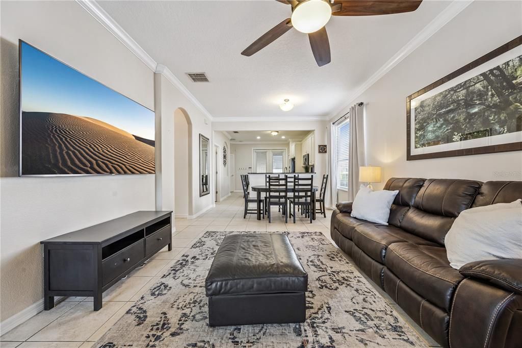 На продажу: $360,000 (2 спален, 2 ванн, 1155 Квадратных фут)