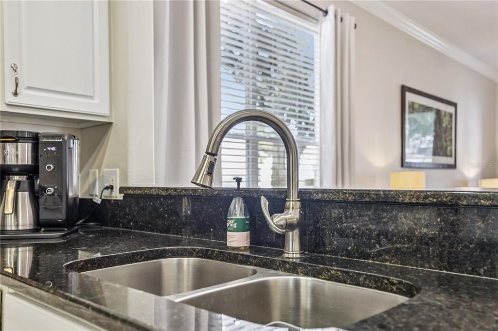 На продажу: $360,000 (2 спален, 2 ванн, 1155 Квадратных фут)