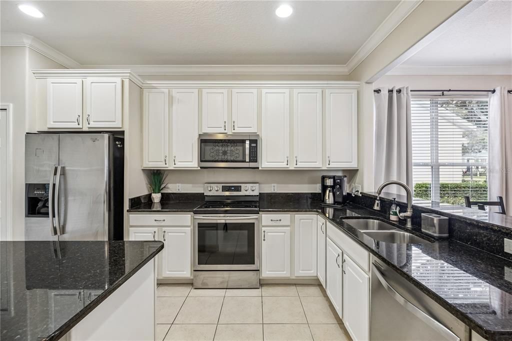 На продажу: $360,000 (2 спален, 2 ванн, 1155 Квадратных фут)