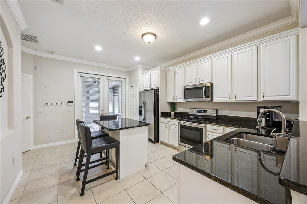 На продажу: $360,000 (2 спален, 2 ванн, 1155 Квадратных фут)