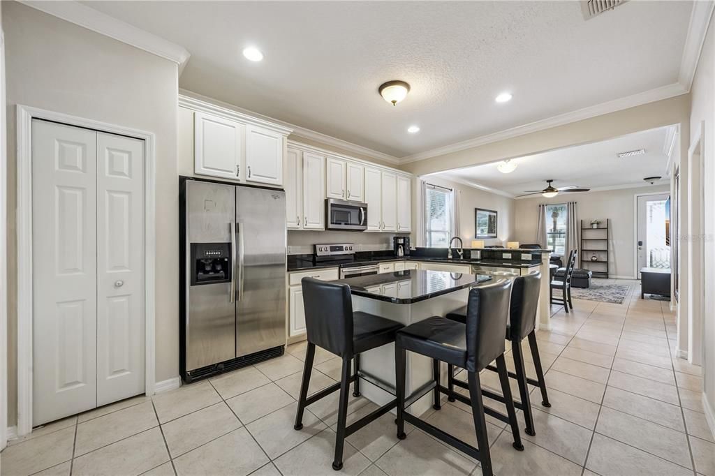 На продажу: $360,000 (2 спален, 2 ванн, 1155 Квадратных фут)