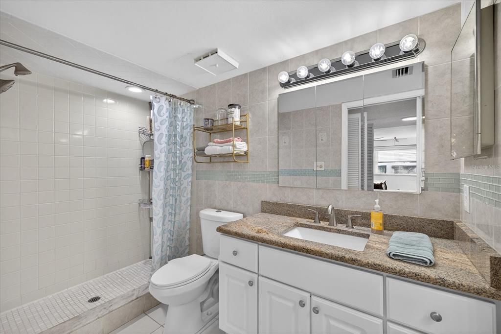 На продажу: $250,000 (2 спален, 2 ванн, 1280 Квадратных фут)