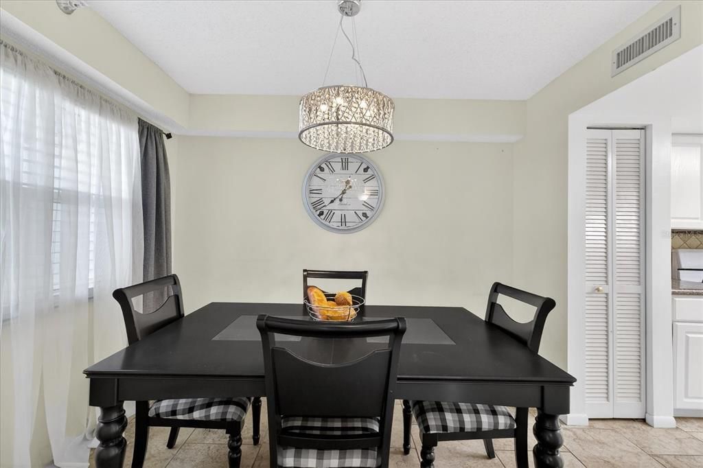 На продажу: $250,000 (2 спален, 2 ванн, 1280 Квадратных фут)