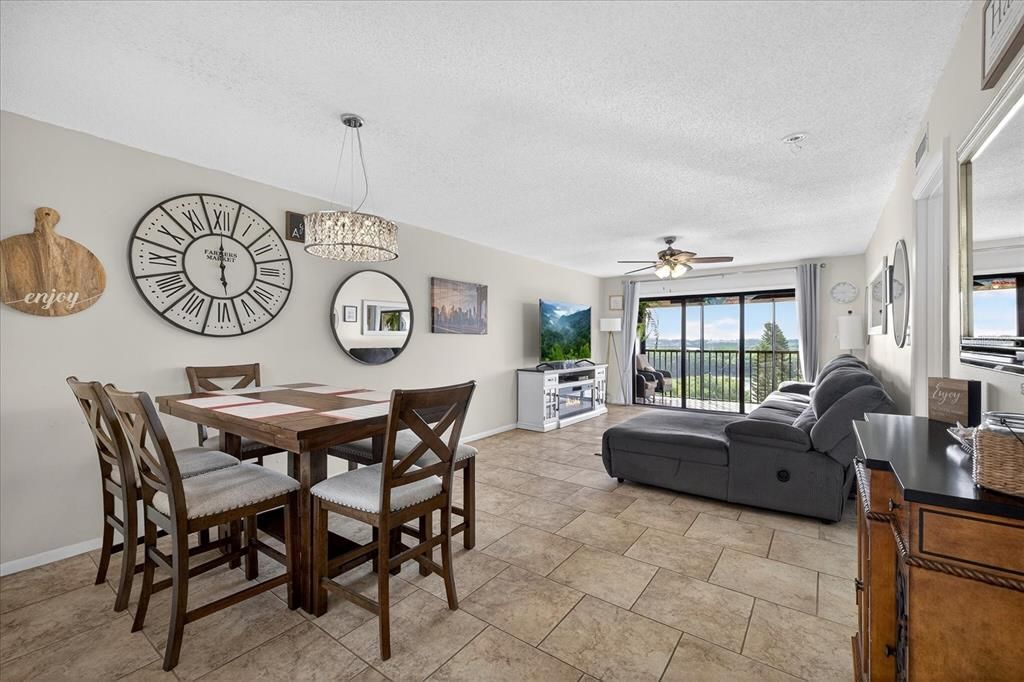 На продажу: $250,000 (2 спален, 2 ванн, 1280 Квадратных фут)