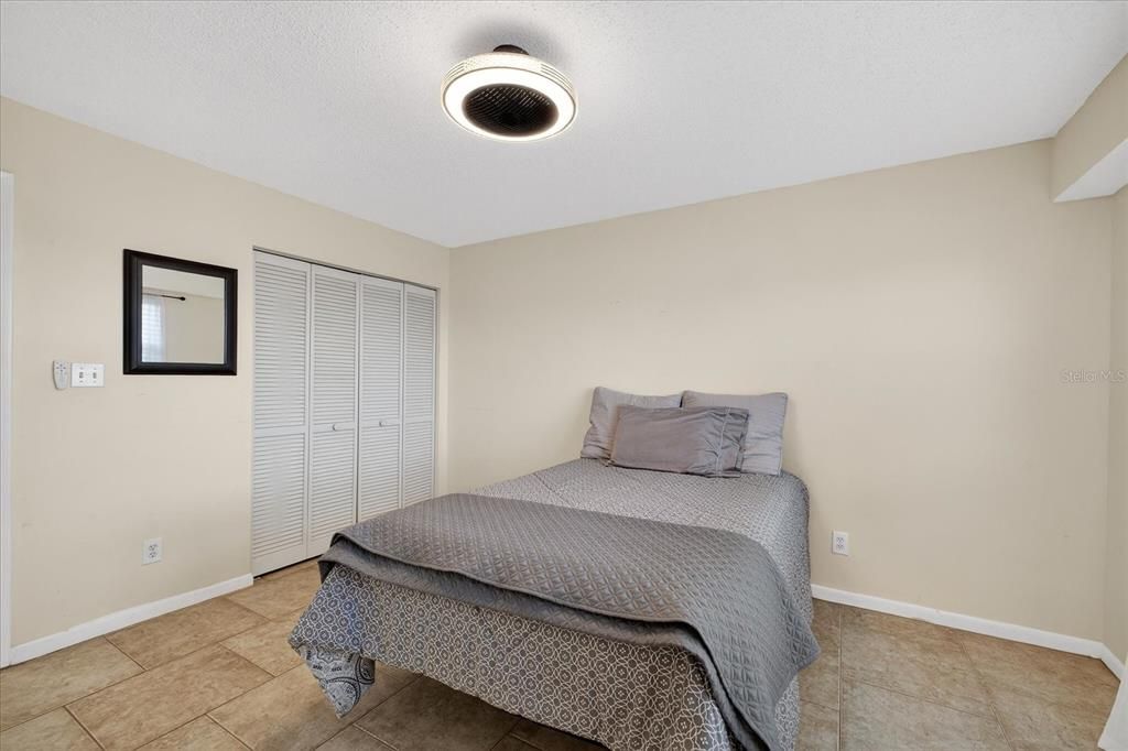 На продажу: $250,000 (2 спален, 2 ванн, 1280 Квадратных фут)