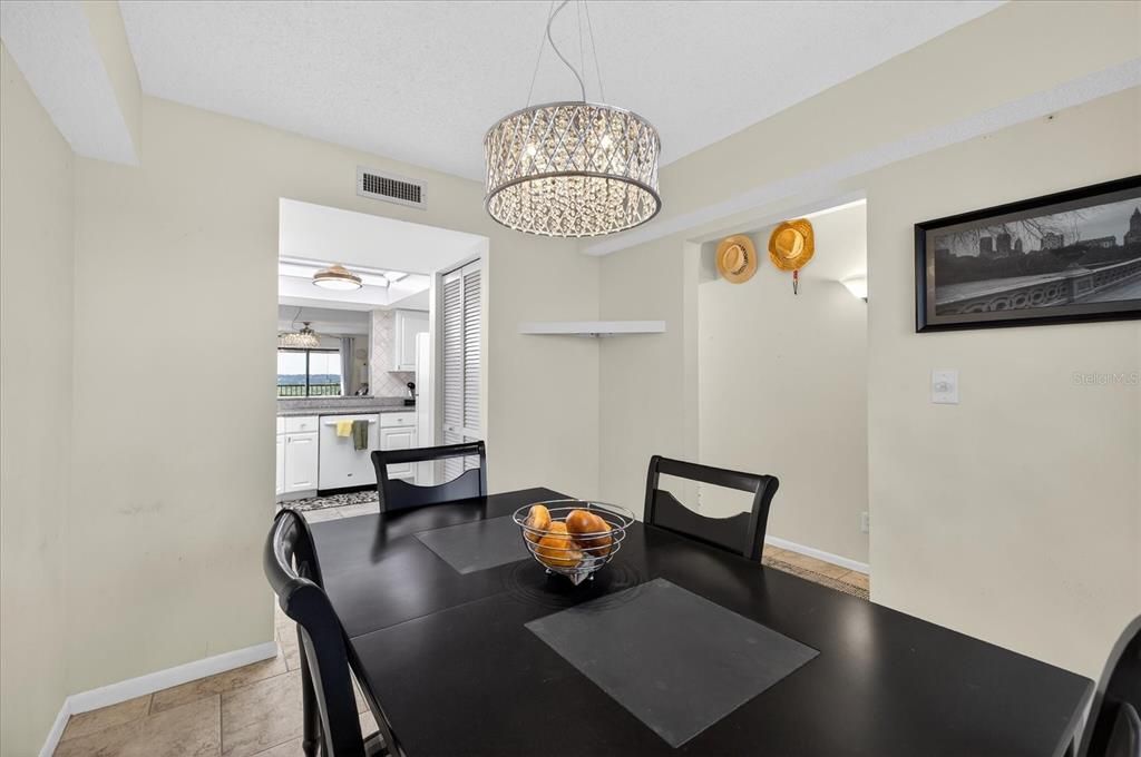 На продажу: $250,000 (2 спален, 2 ванн, 1280 Квадратных фут)