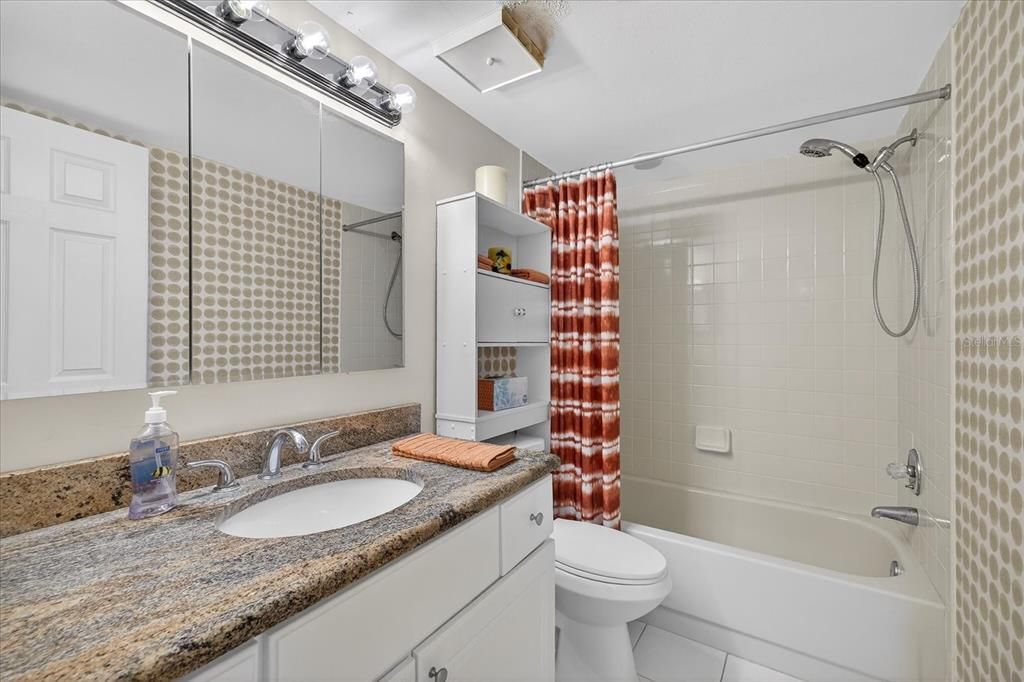 На продажу: $250,000 (2 спален, 2 ванн, 1280 Квадратных фут)