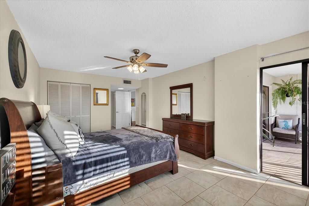 На продажу: $250,000 (2 спален, 2 ванн, 1280 Квадратных фут)