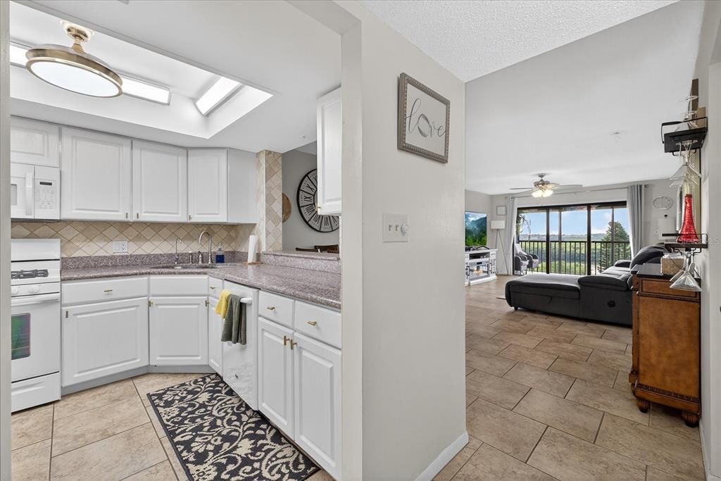 На продажу: $250,000 (2 спален, 2 ванн, 1280 Квадратных фут)