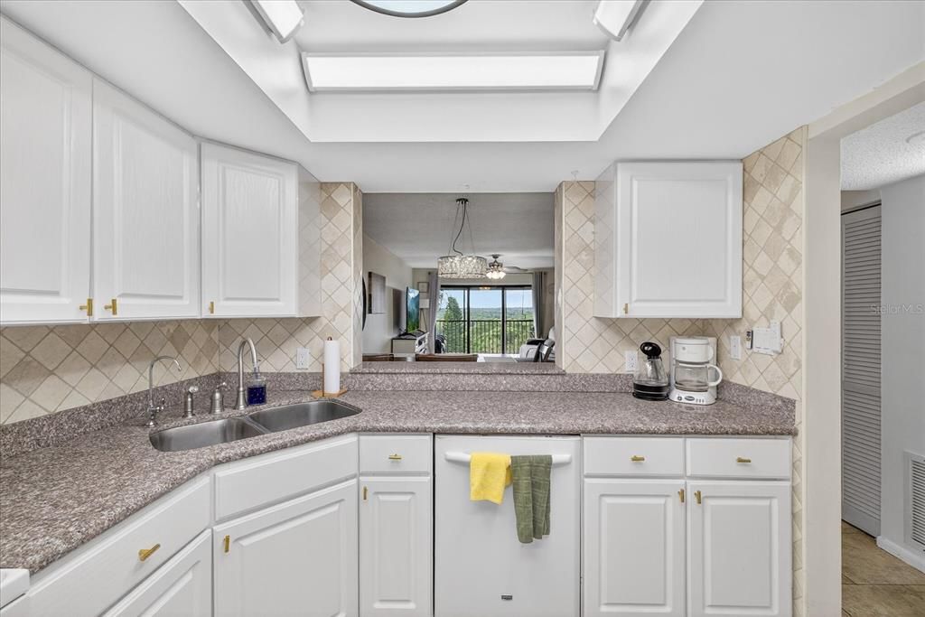 На продажу: $250,000 (2 спален, 2 ванн, 1280 Квадратных фут)