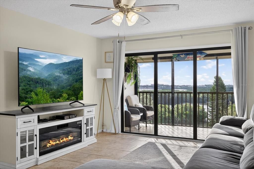 На продажу: $250,000 (2 спален, 2 ванн, 1280 Квадратных фут)