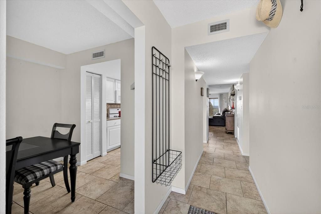 На продажу: $250,000 (2 спален, 2 ванн, 1280 Квадратных фут)