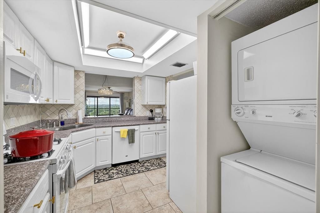 На продажу: $250,000 (2 спален, 2 ванн, 1280 Квадратных фут)