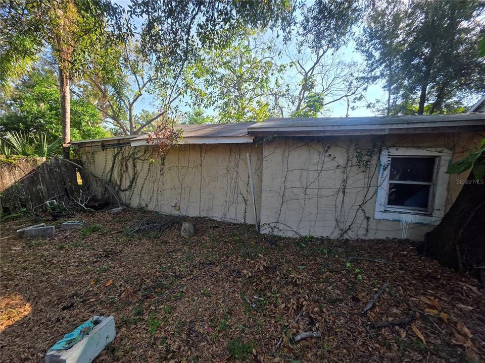 For Sale: $229,000 (3 beds, 1 baths, 2317 Square Feet)