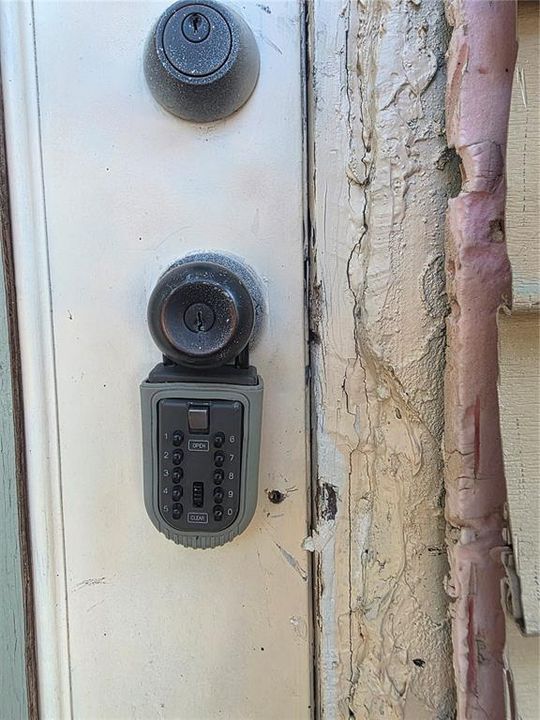 For Sale: $229,000 (3 beds, 1 baths, 2317 Square Feet)