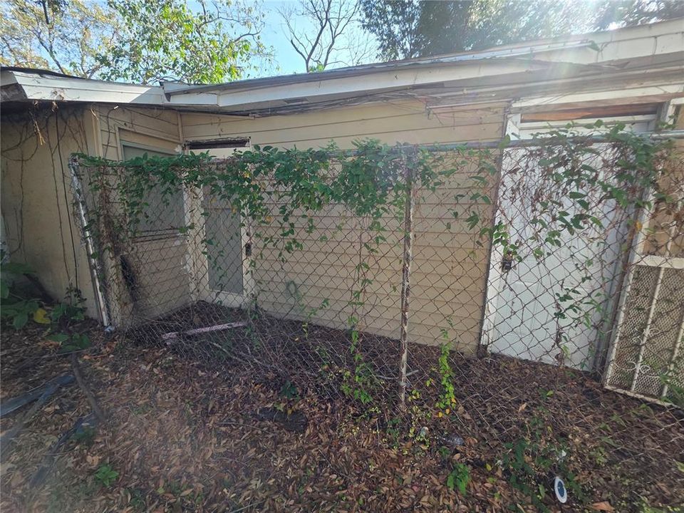 For Sale: $229,000 (3 beds, 1 baths, 2317 Square Feet)