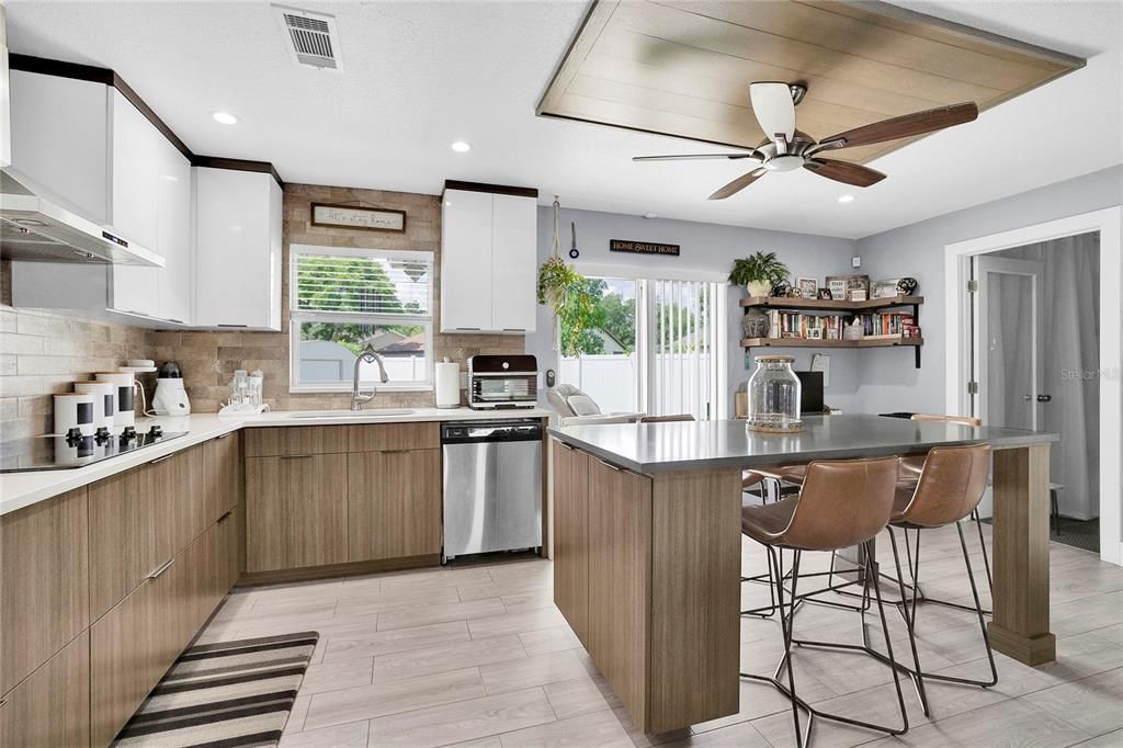 待售: $365,000 (3 贝兹, 1 浴室, 918 平方英尺)