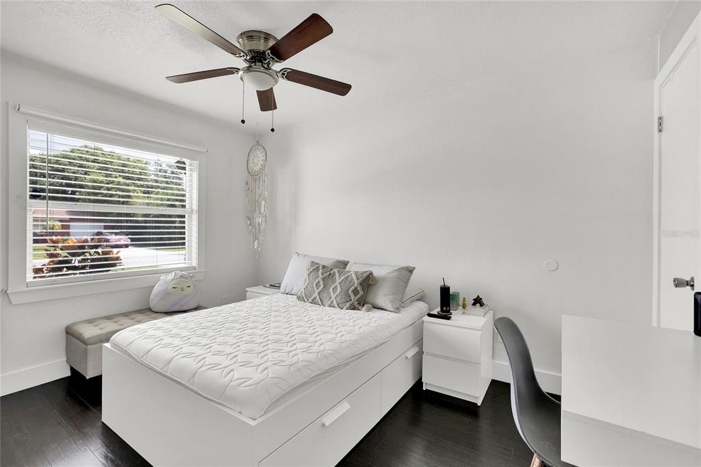 待售: $365,000 (3 贝兹, 1 浴室, 918 平方英尺)