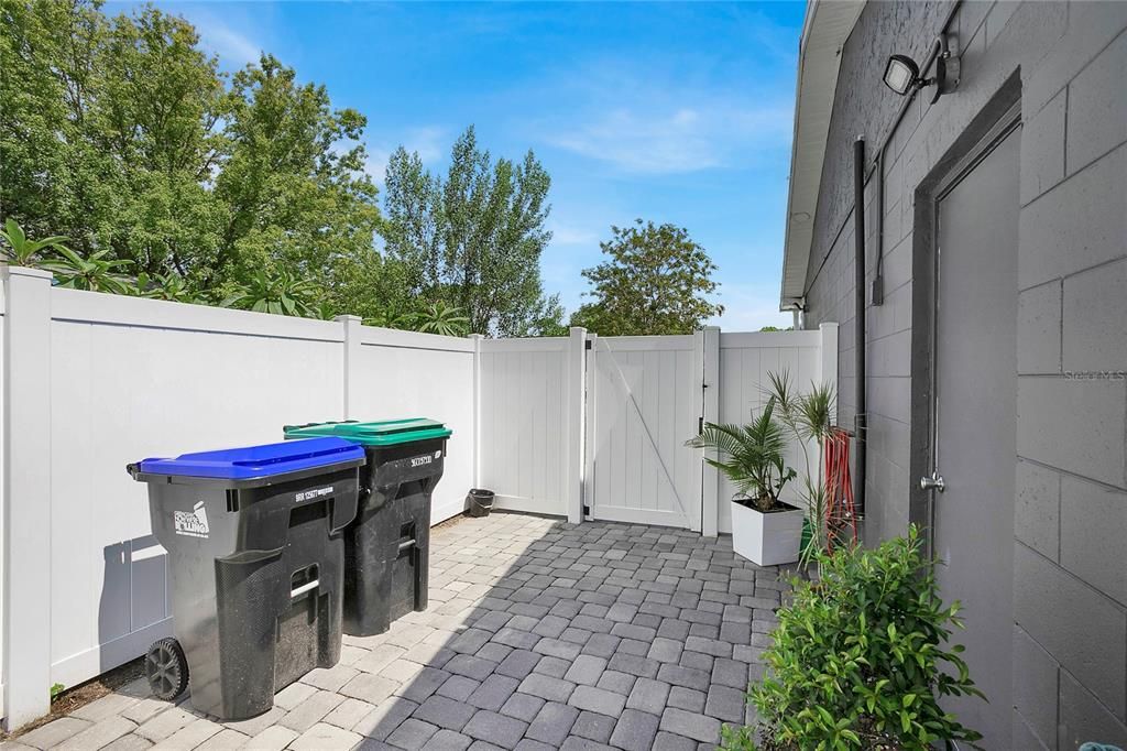 待售: $365,000 (3 贝兹, 1 浴室, 918 平方英尺)