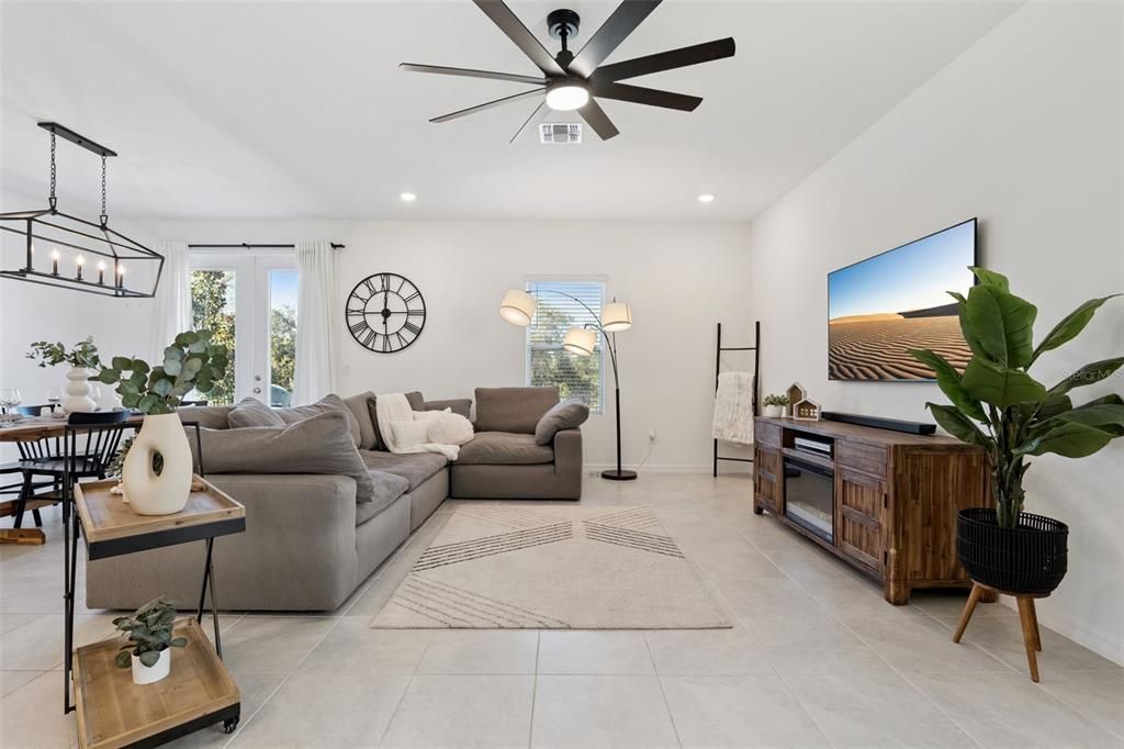 En Venta: $405,000 (4 camas, 2 baños, 1890 Pies cuadrados)