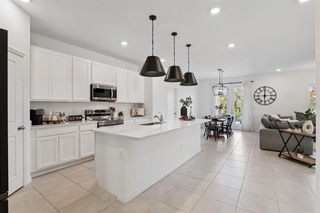 En Venta: $405,000 (4 camas, 2 baños, 1890 Pies cuadrados)