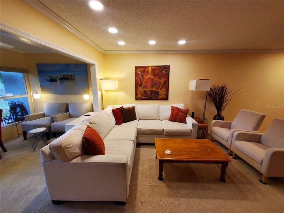 For Rent: $1,900 (2 beds, 2 baths, 886 Square Feet)