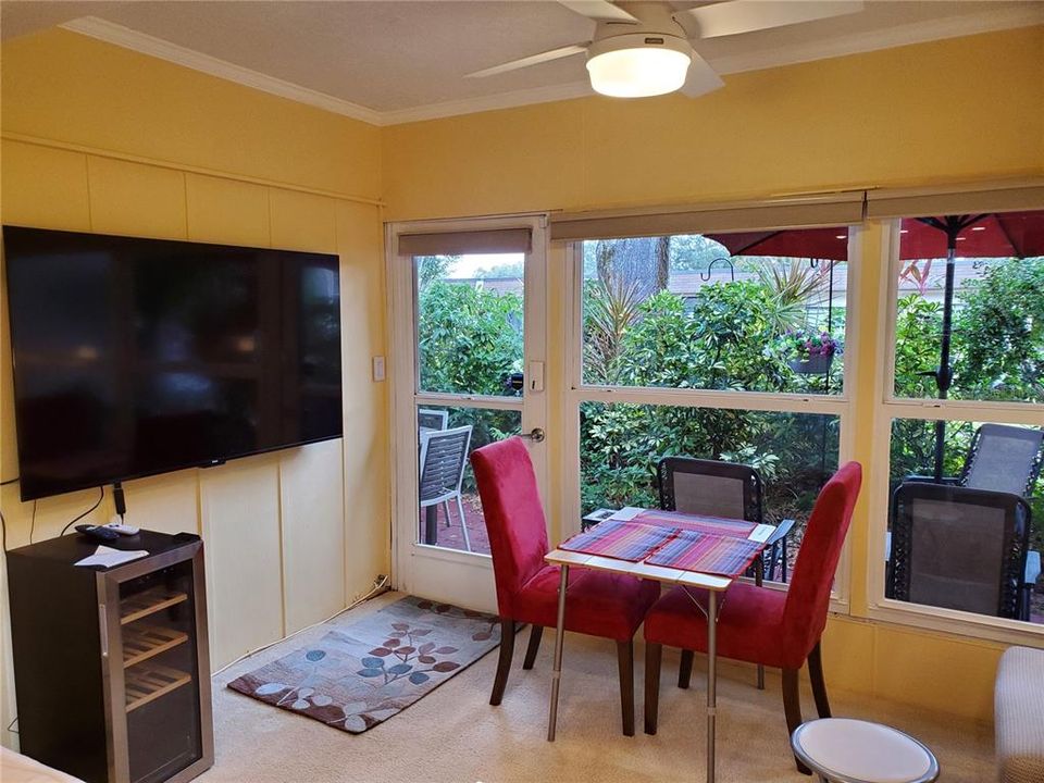 For Rent: $1,900 (2 beds, 2 baths, 886 Square Feet)