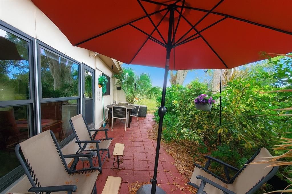 For Rent: $1,900 (2 beds, 2 baths, 886 Square Feet)