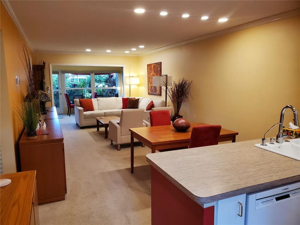 For Rent: $1,900 (2 beds, 2 baths, 886 Square Feet)