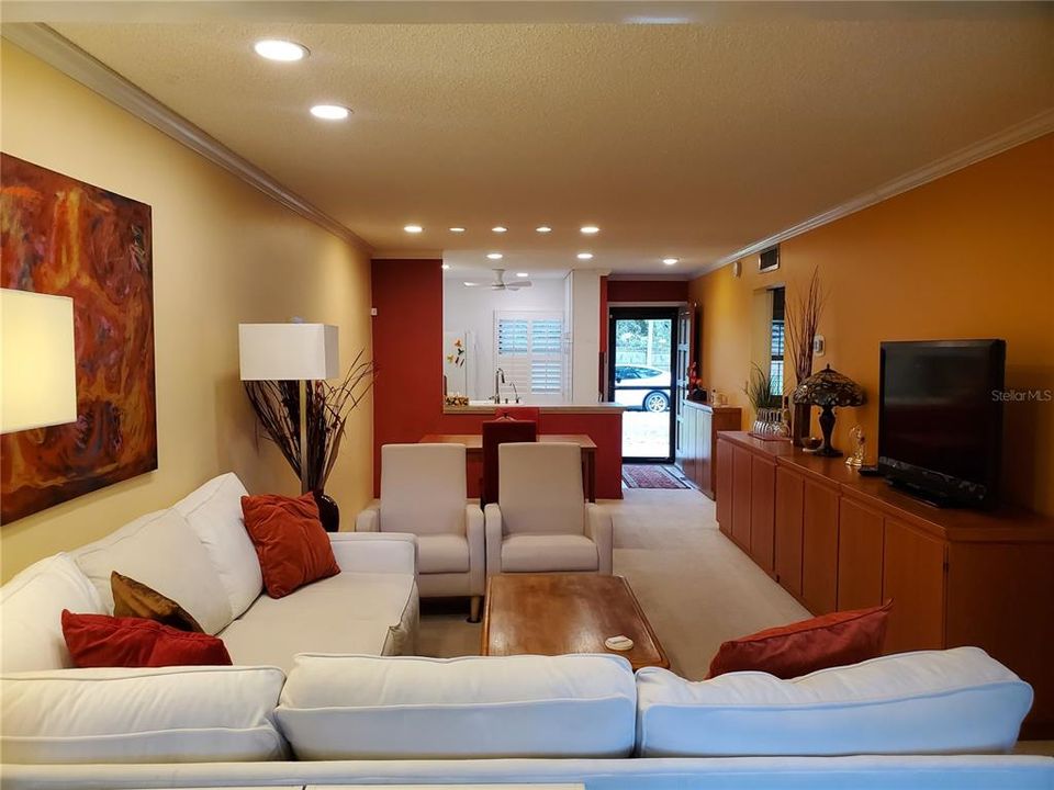 For Rent: $1,900 (2 beds, 2 baths, 886 Square Feet)