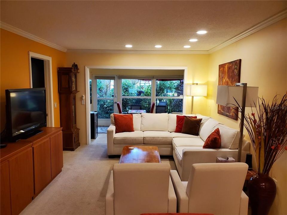 For Rent: $1,900 (2 beds, 2 baths, 886 Square Feet)