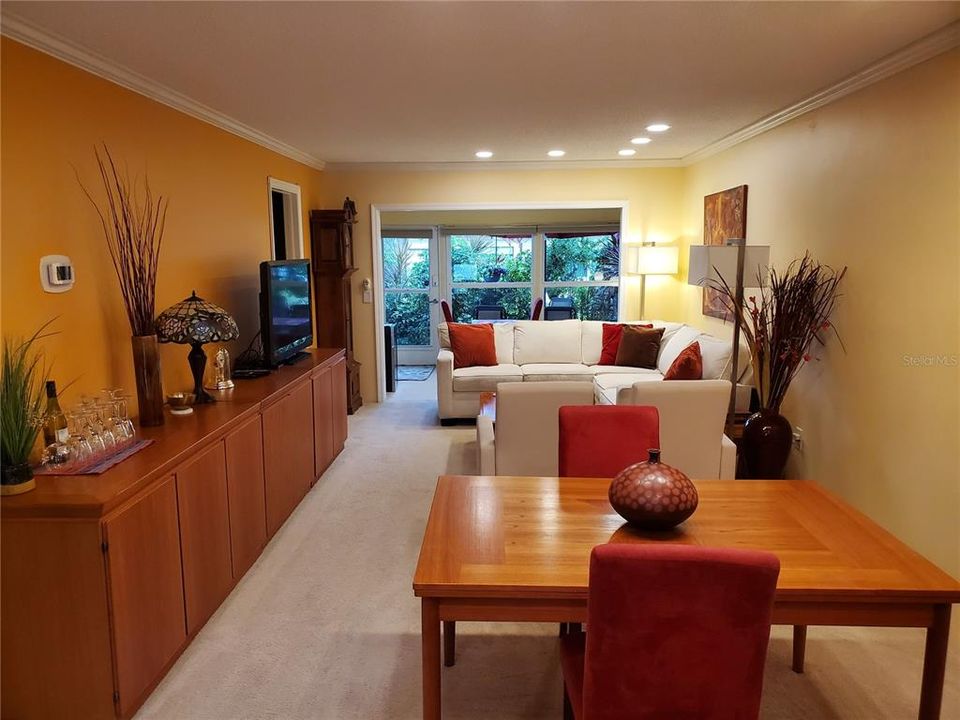 For Rent: $1,900 (2 beds, 2 baths, 886 Square Feet)