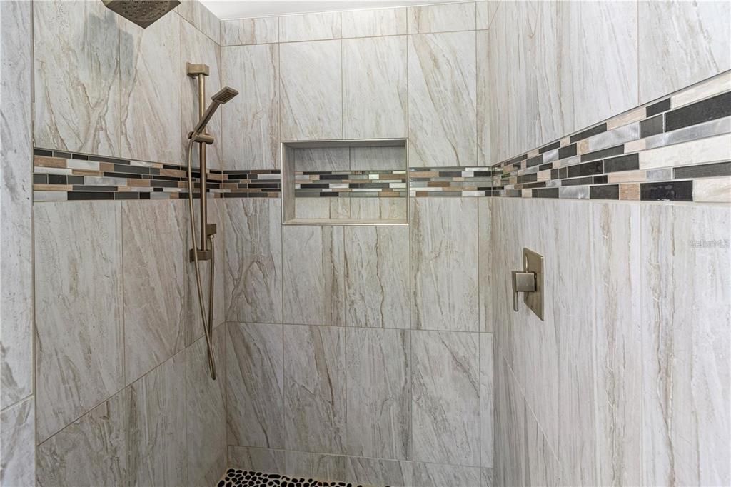 For Rent: $3,100 (3 beds, 2 baths, 2034 Square Feet)