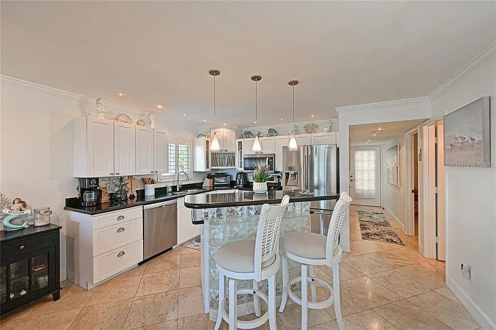 出租: $9,000 (3 贝兹, 2 浴室, 1344 平方英尺)