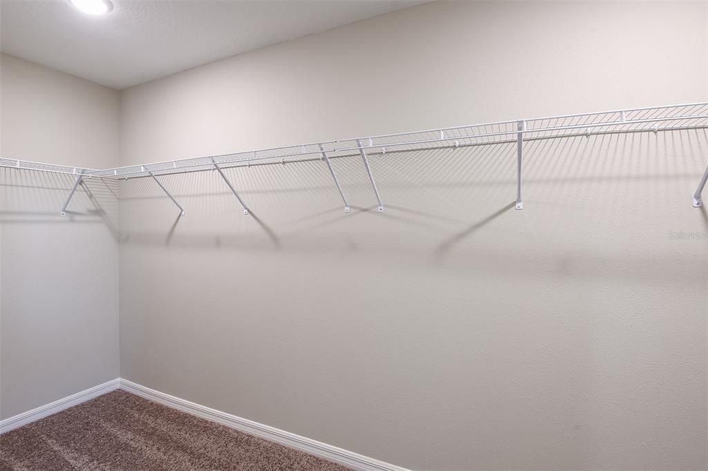 На продажу: $438,240 (4 спален, 2 ванн, 2039 Квадратных фут)